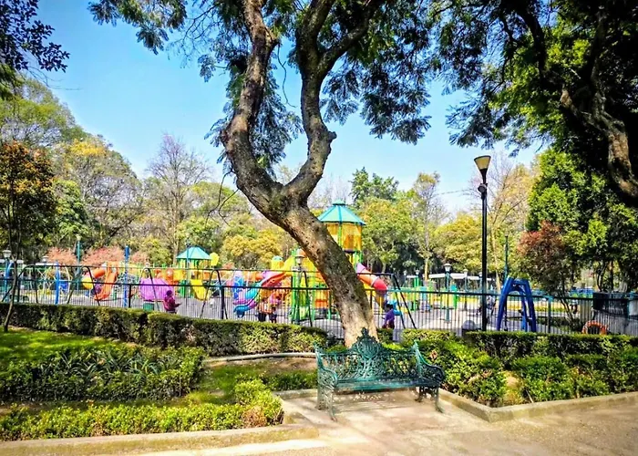 Сasa de vacaciones Rosa Familiar Hasta 6 Huéspedes Amplia, Céntrica, Con Cocineta Y Baño Privado *