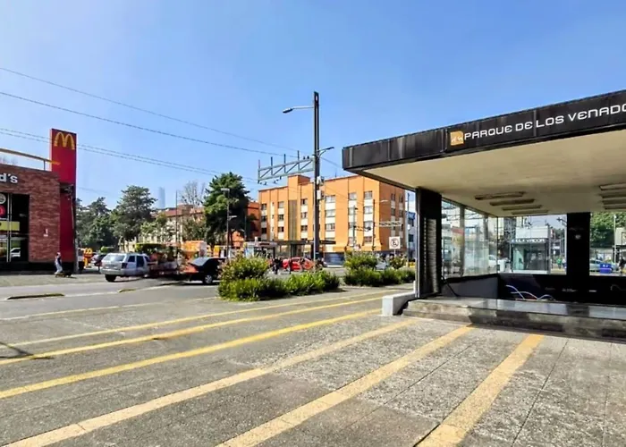 Сasa de vacaciones Rosa Familiar Hasta 6 Huéspedes Amplia, Céntrica, Con Cocineta Y Baño Privado *